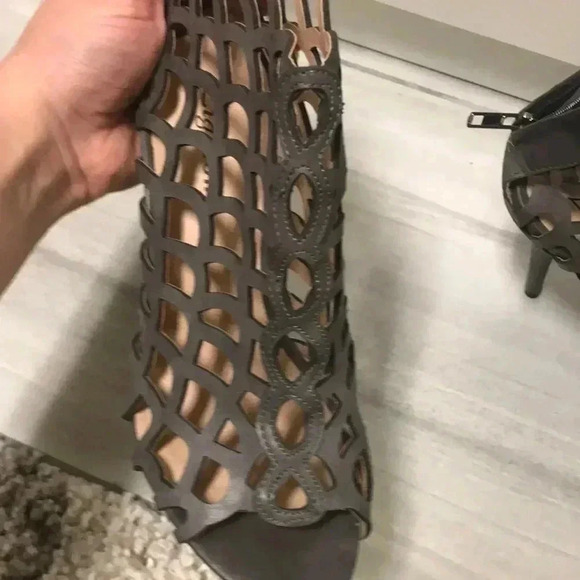 Gray caged heels - Picture 5 of 8